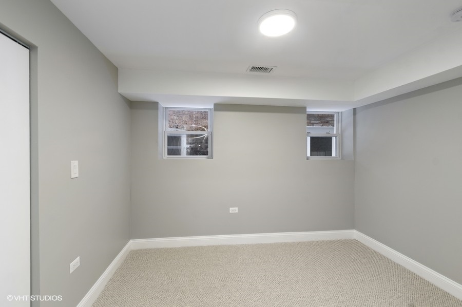 4442 N Maplewood Avenue