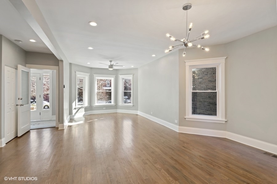 4442 N Maplewood Avenue