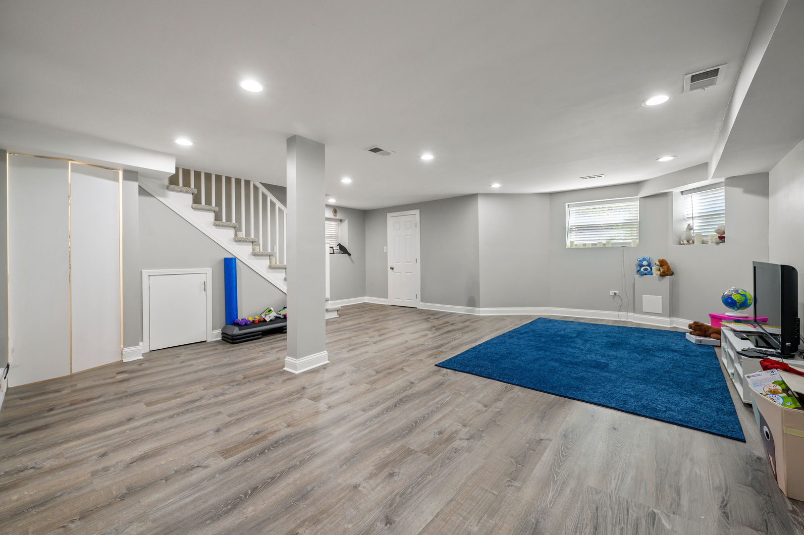 4442 N Maplewood Avenue