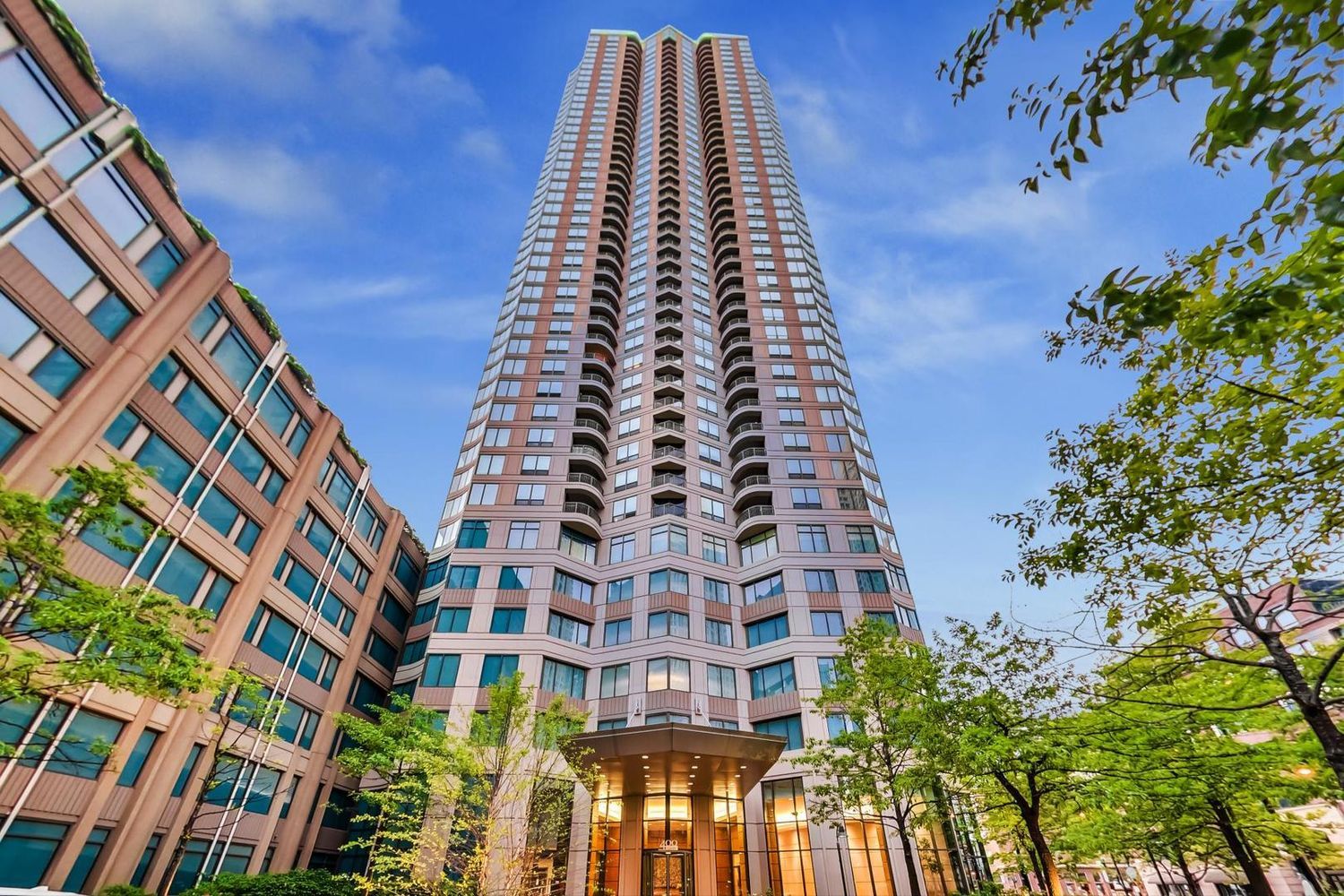 400 N LASALLE Drive Unit: 2212