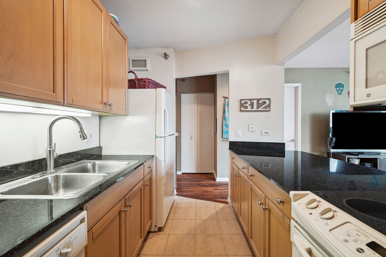 400 N LASALLE Drive Unit: 2212