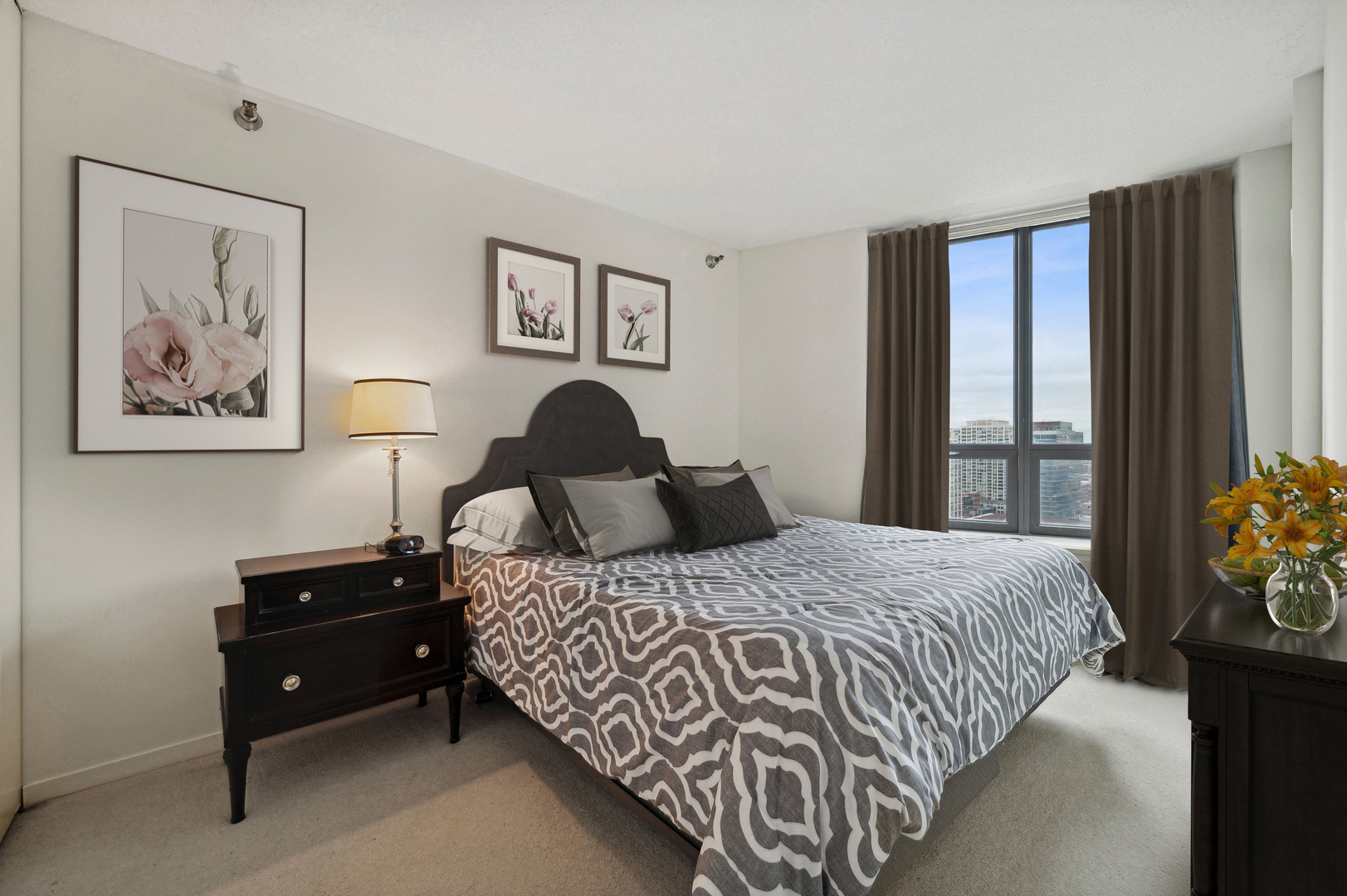 400 N LASALLE Drive Unit: 2212