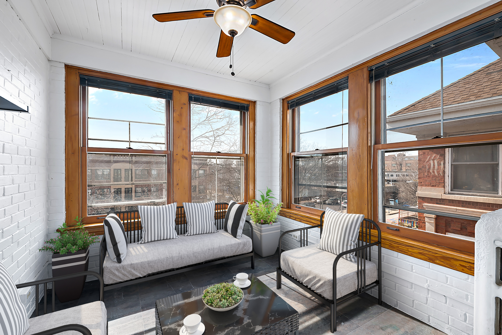 1444 W Jarvis Avenue Unit: 3C