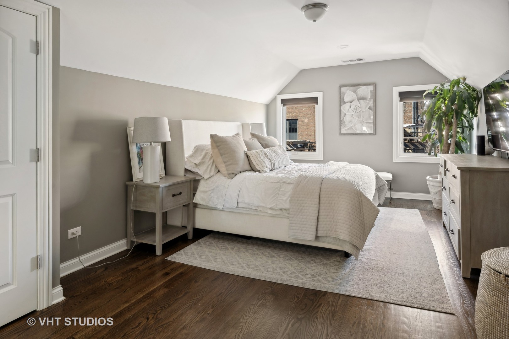 3712 N Hermitage Avenue