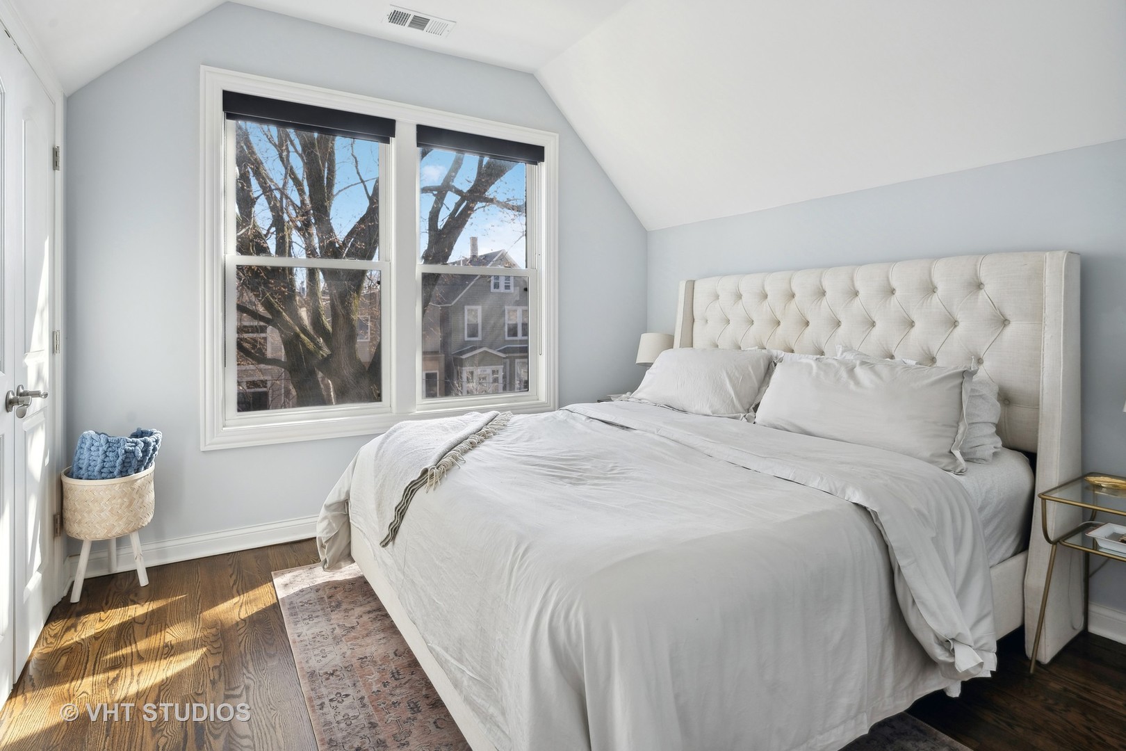 3712 N Hermitage Avenue