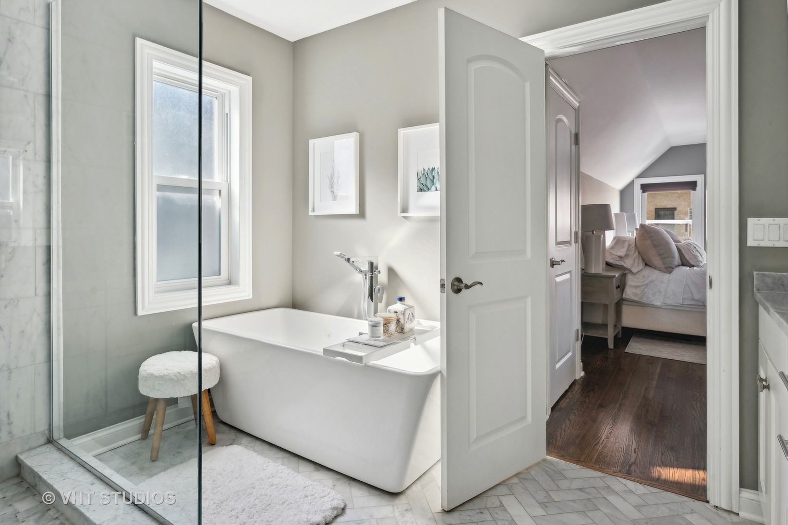 3712 N Hermitage Avenue