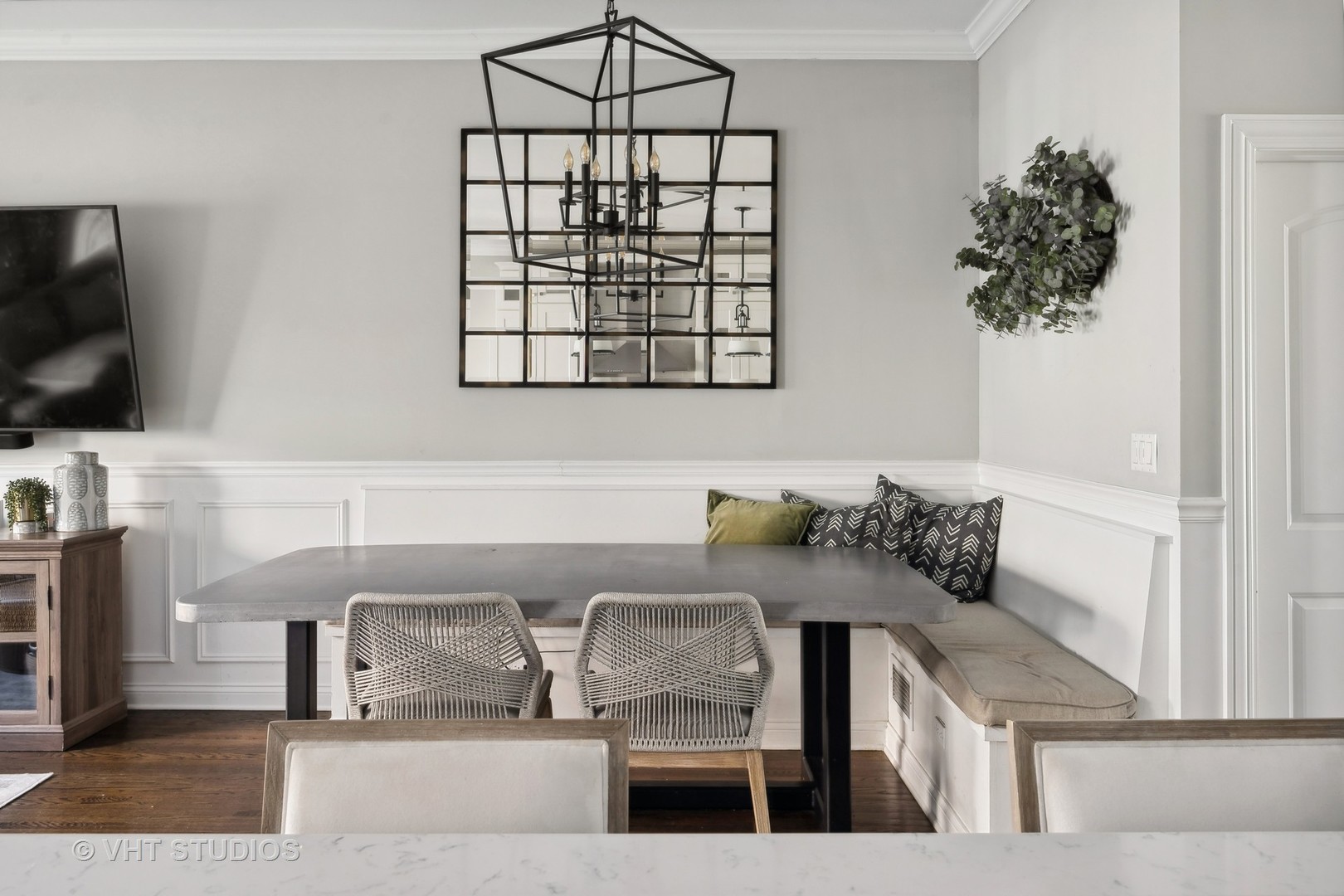 3712 N Hermitage Avenue