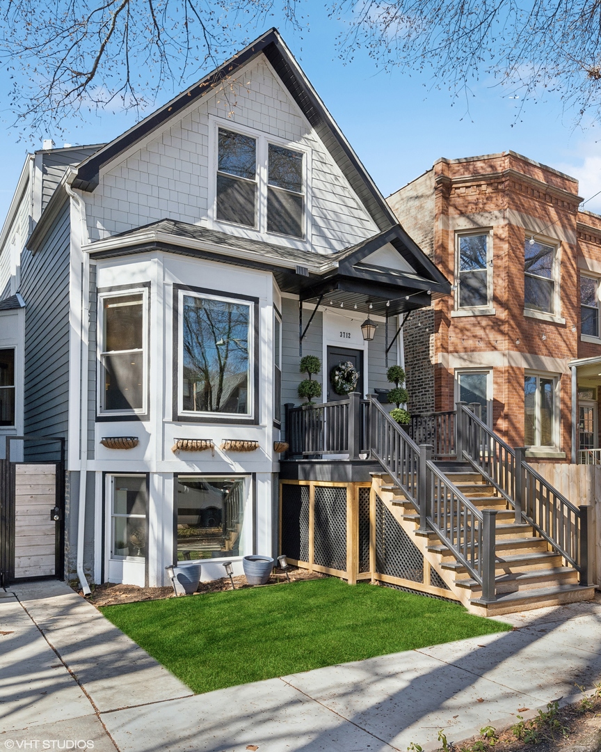 3712 N Hermitage Avenue