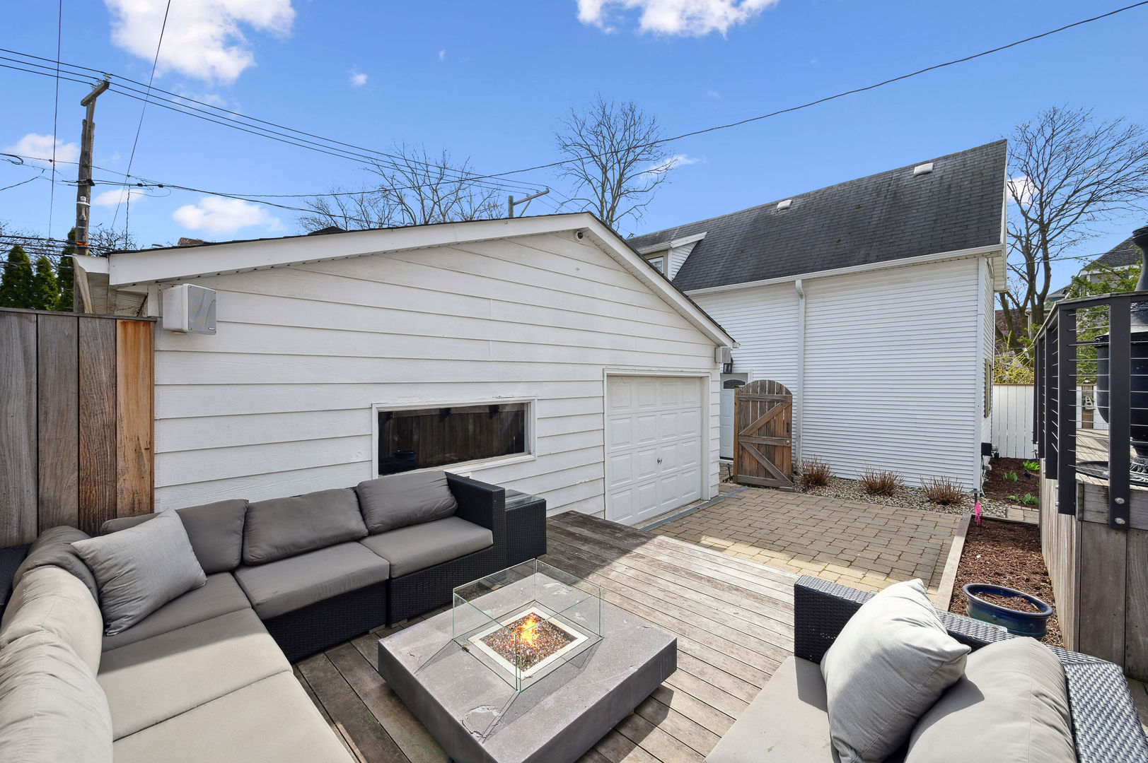 3921 N HAMLIN Avenue