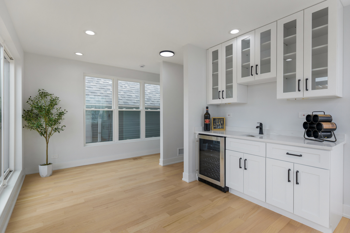 1522 W Wolfram Street