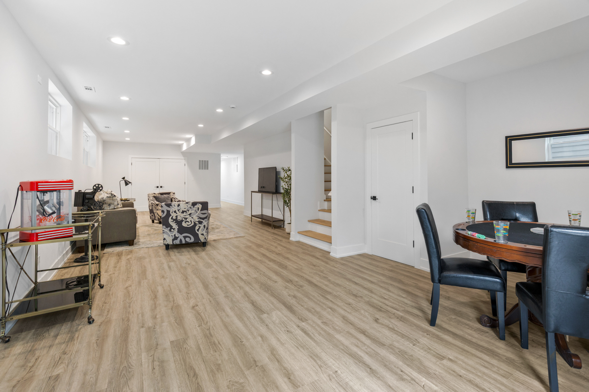 1522 W Wolfram Street