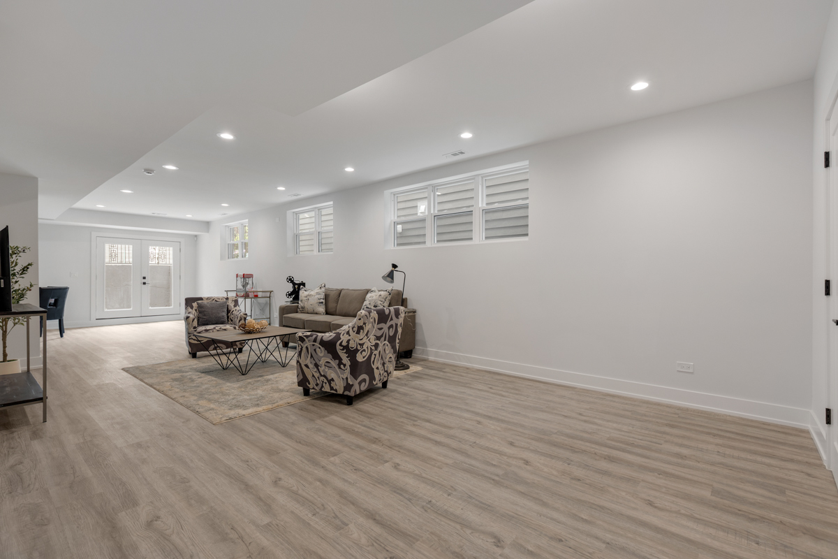 1522 W Wolfram Street
