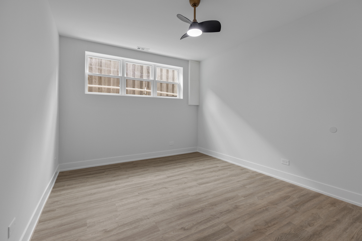 1522 W Wolfram Street