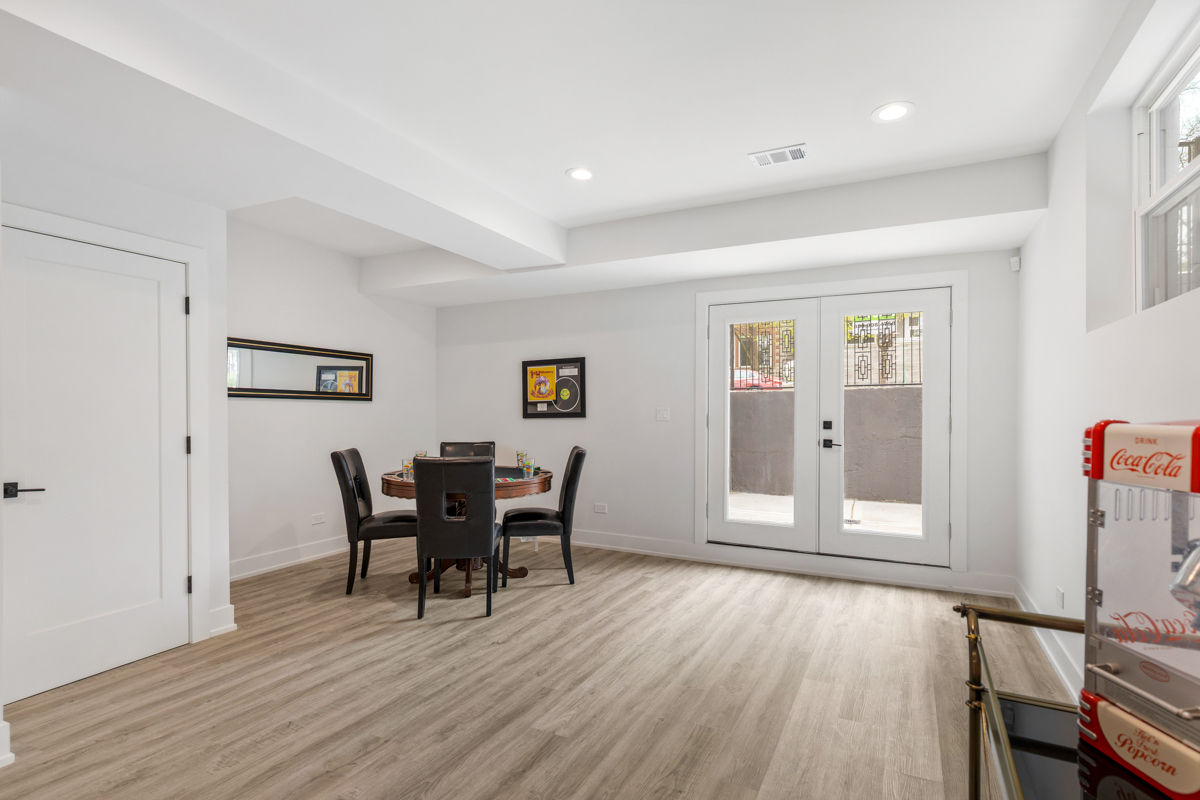 1522 W Wolfram Street