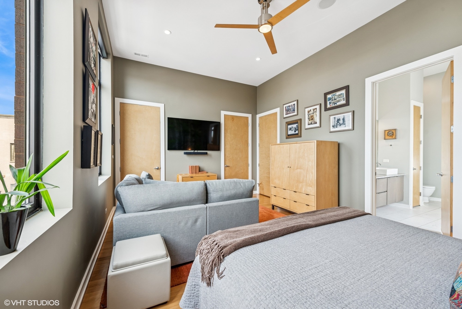 1609 N Hoyne Avenue Unit: 4W