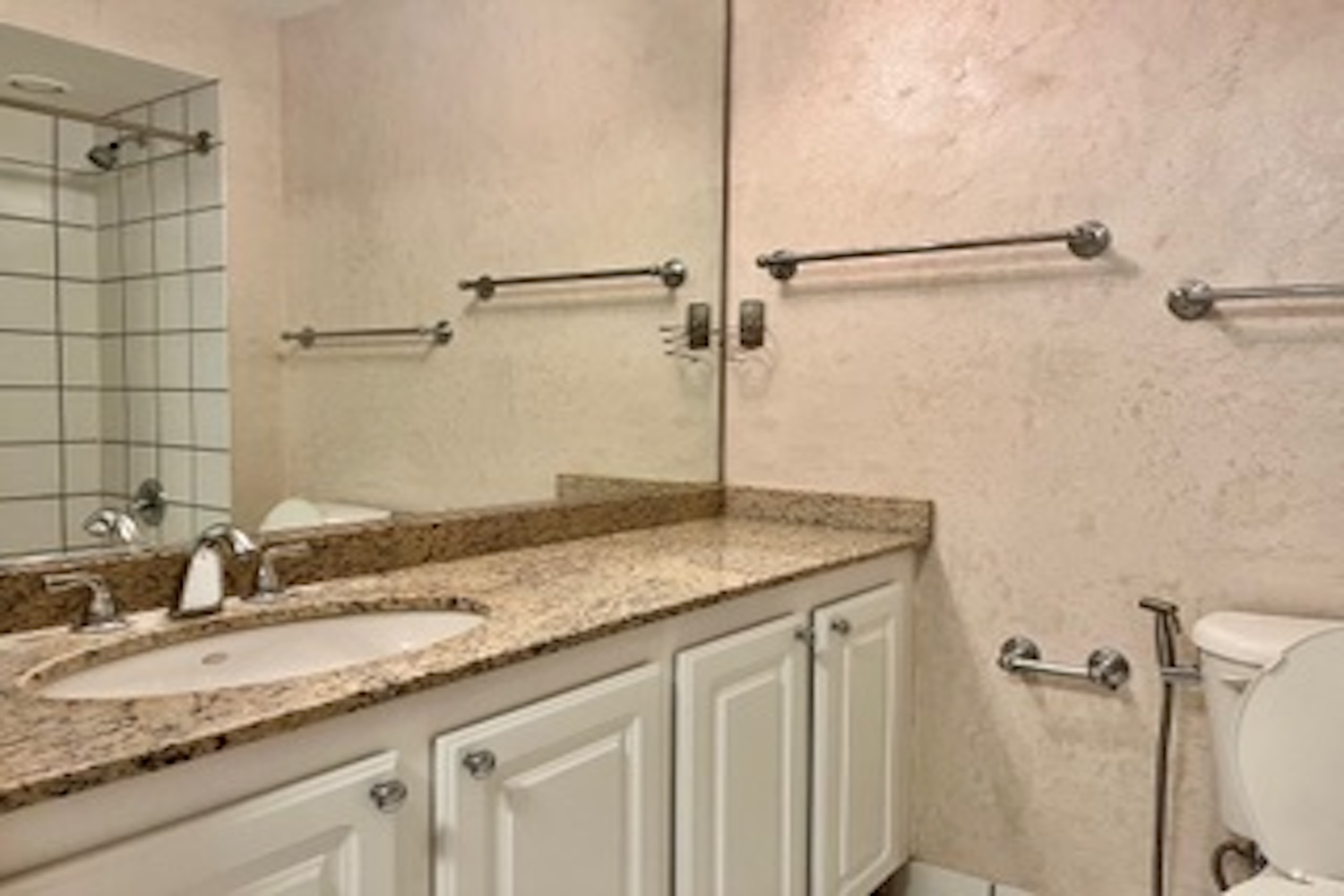 345 N La Salle Street Unit: 2804