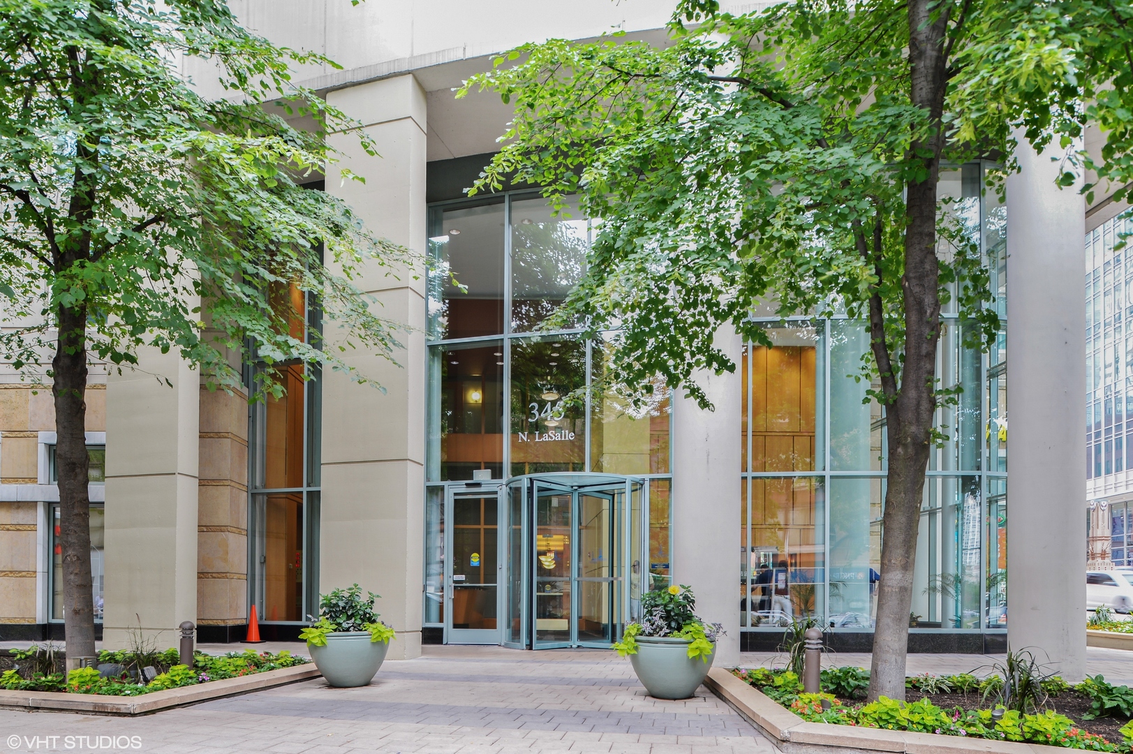 345 N La Salle Street Unit: 2804