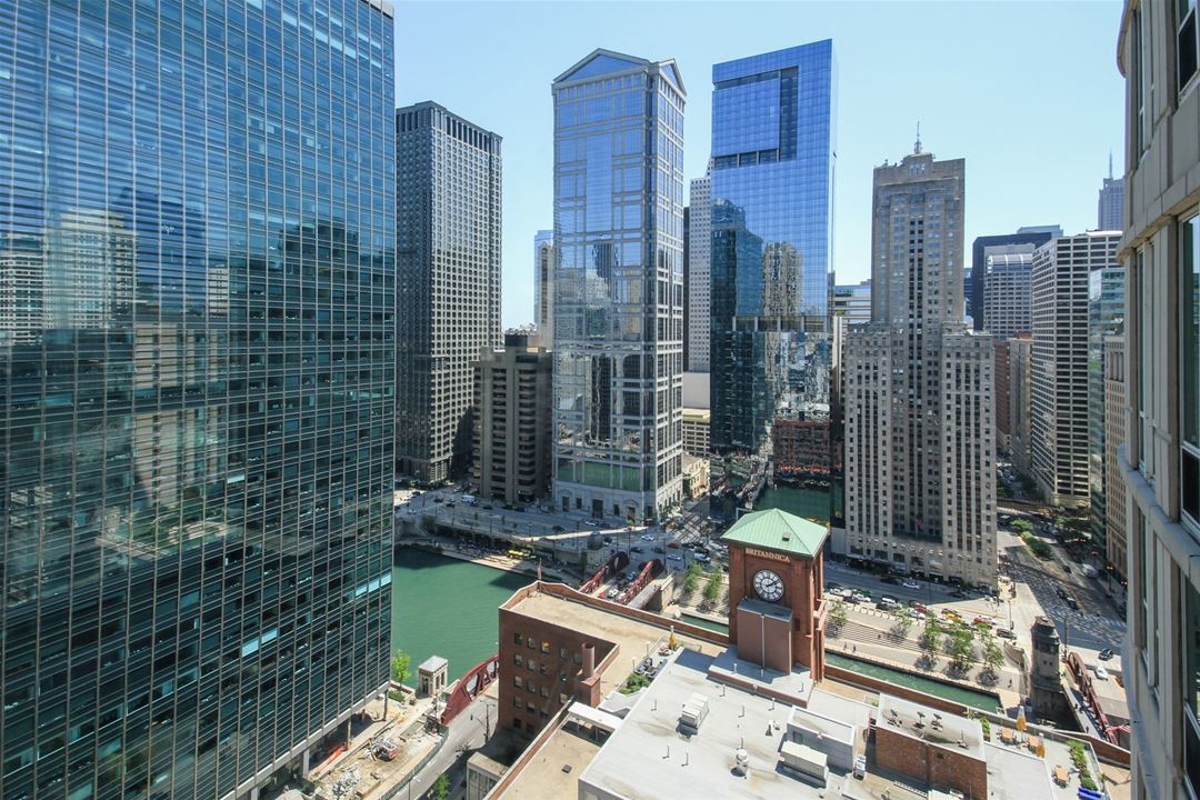 345 N La Salle Street Unit: 2804