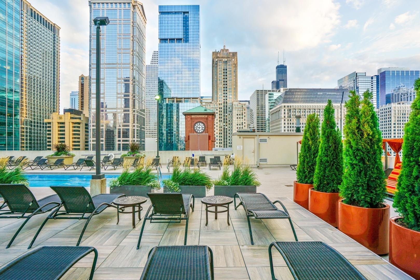 345 N La Salle Street Unit: 2804