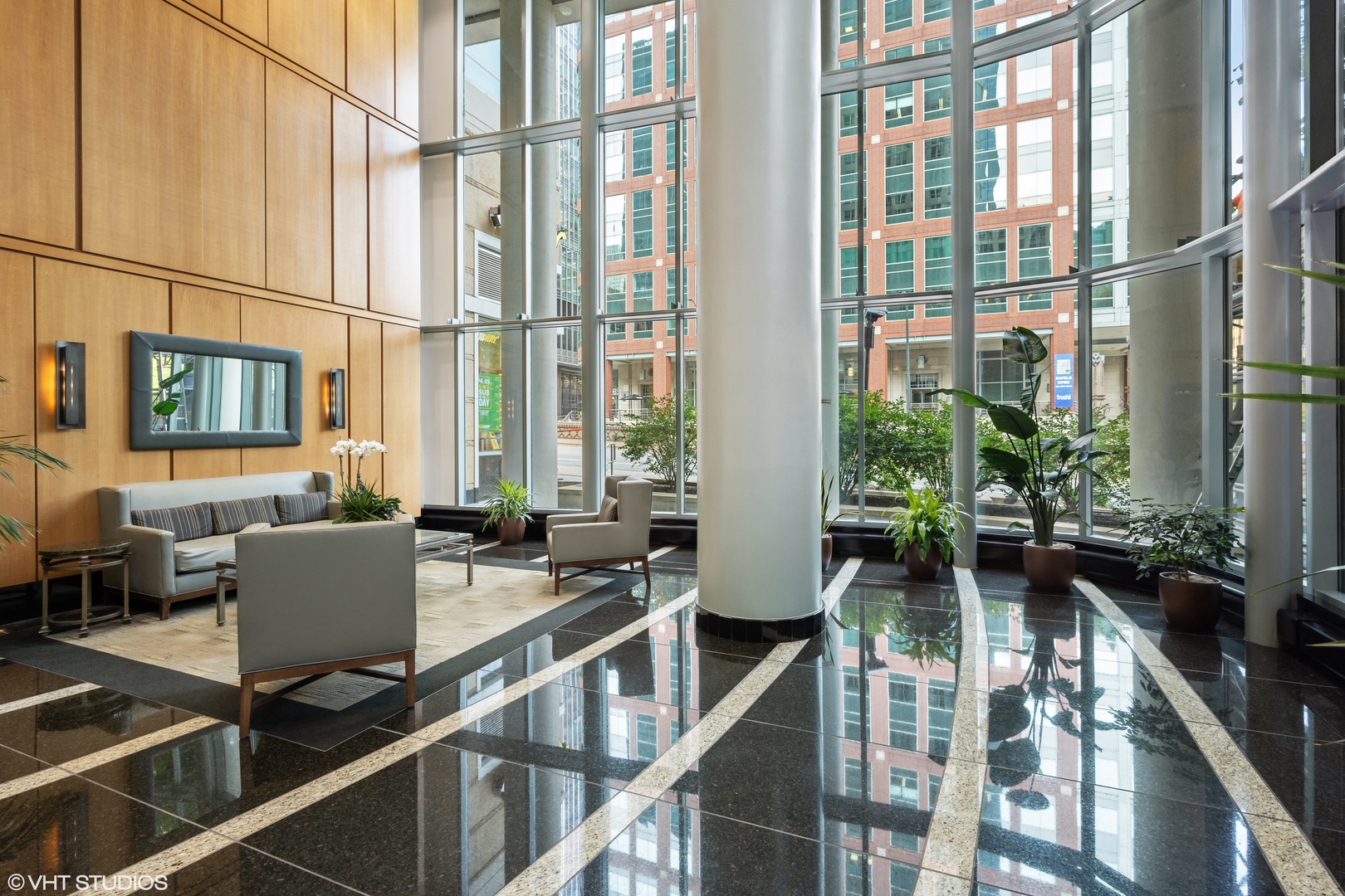 345 N La Salle Street Unit: 2804