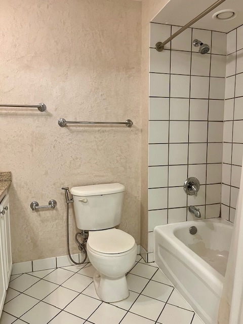 345 N La Salle Street Unit: 2804