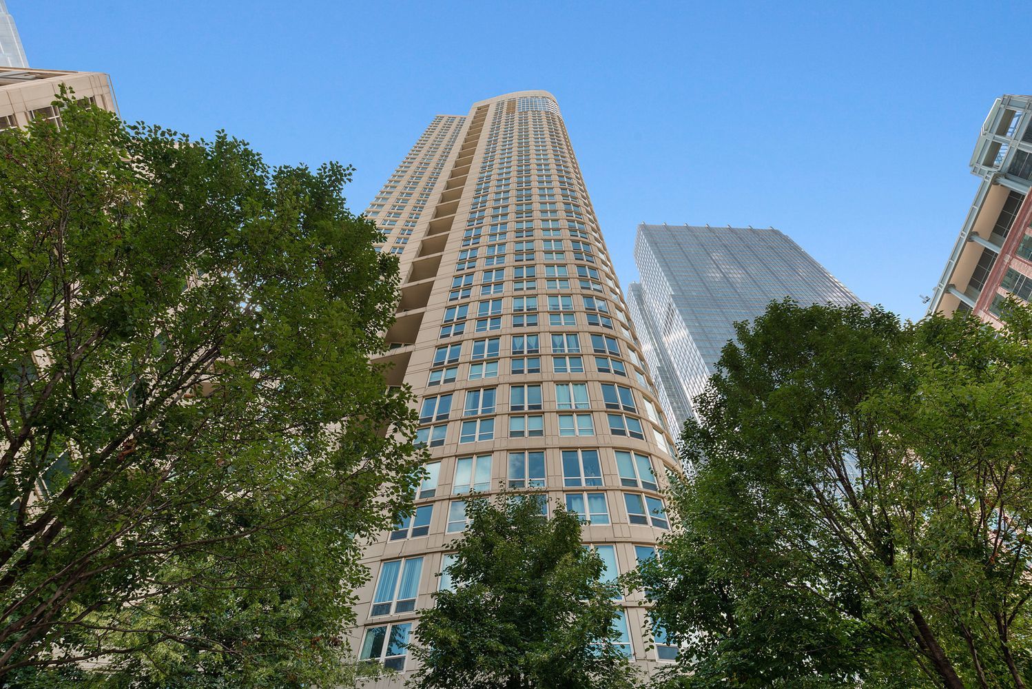 345 N La Salle Street Unit: 2804