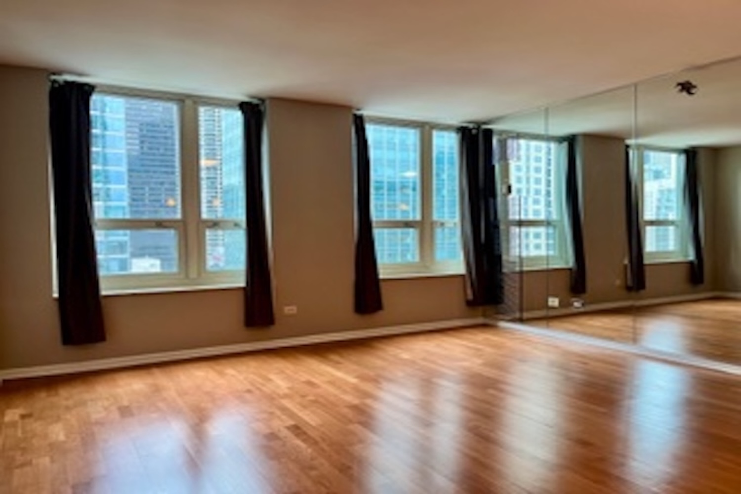 345 N La Salle Street Unit: 2804