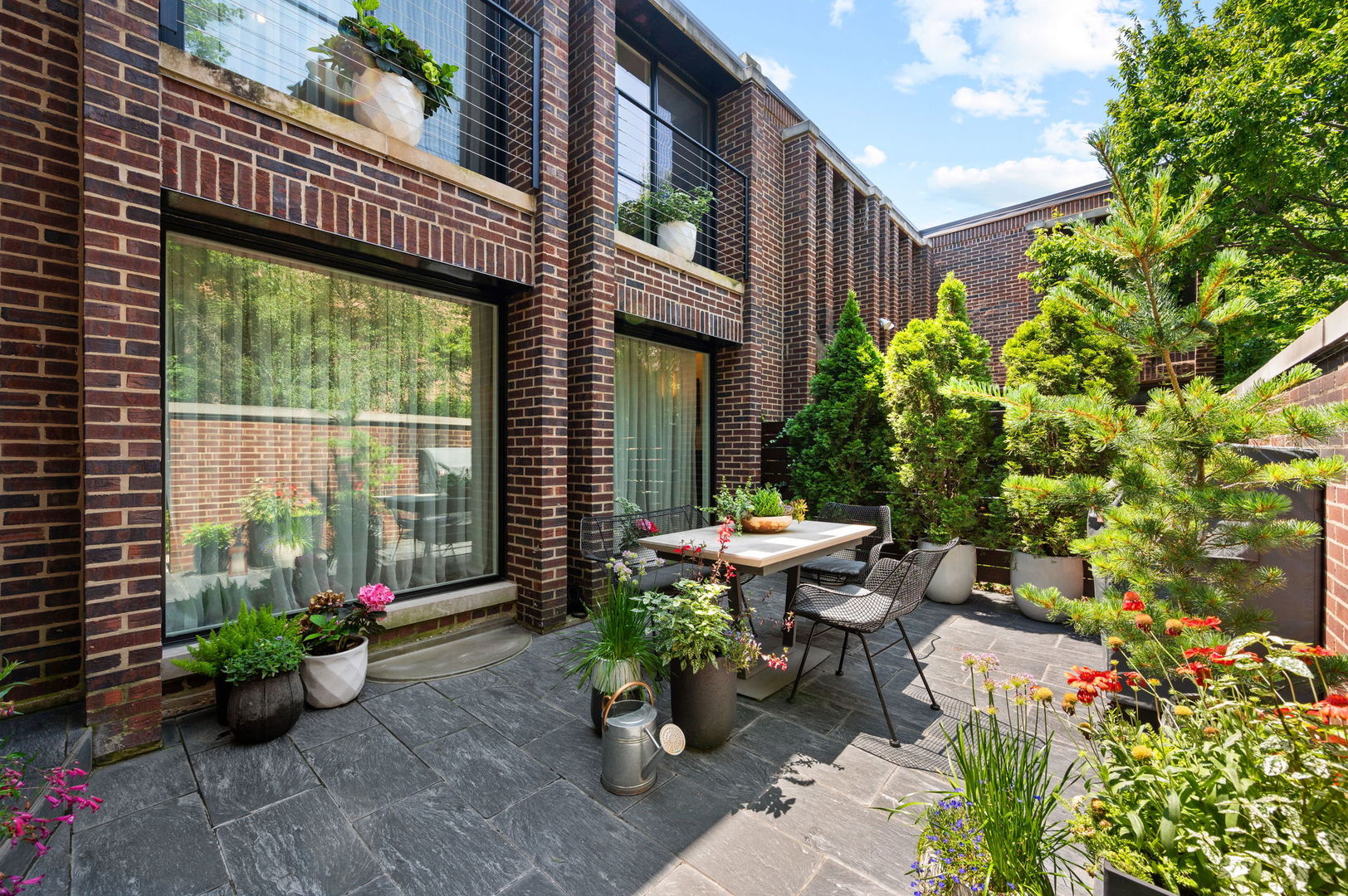 2321 N Geneva Terrace Unit: C