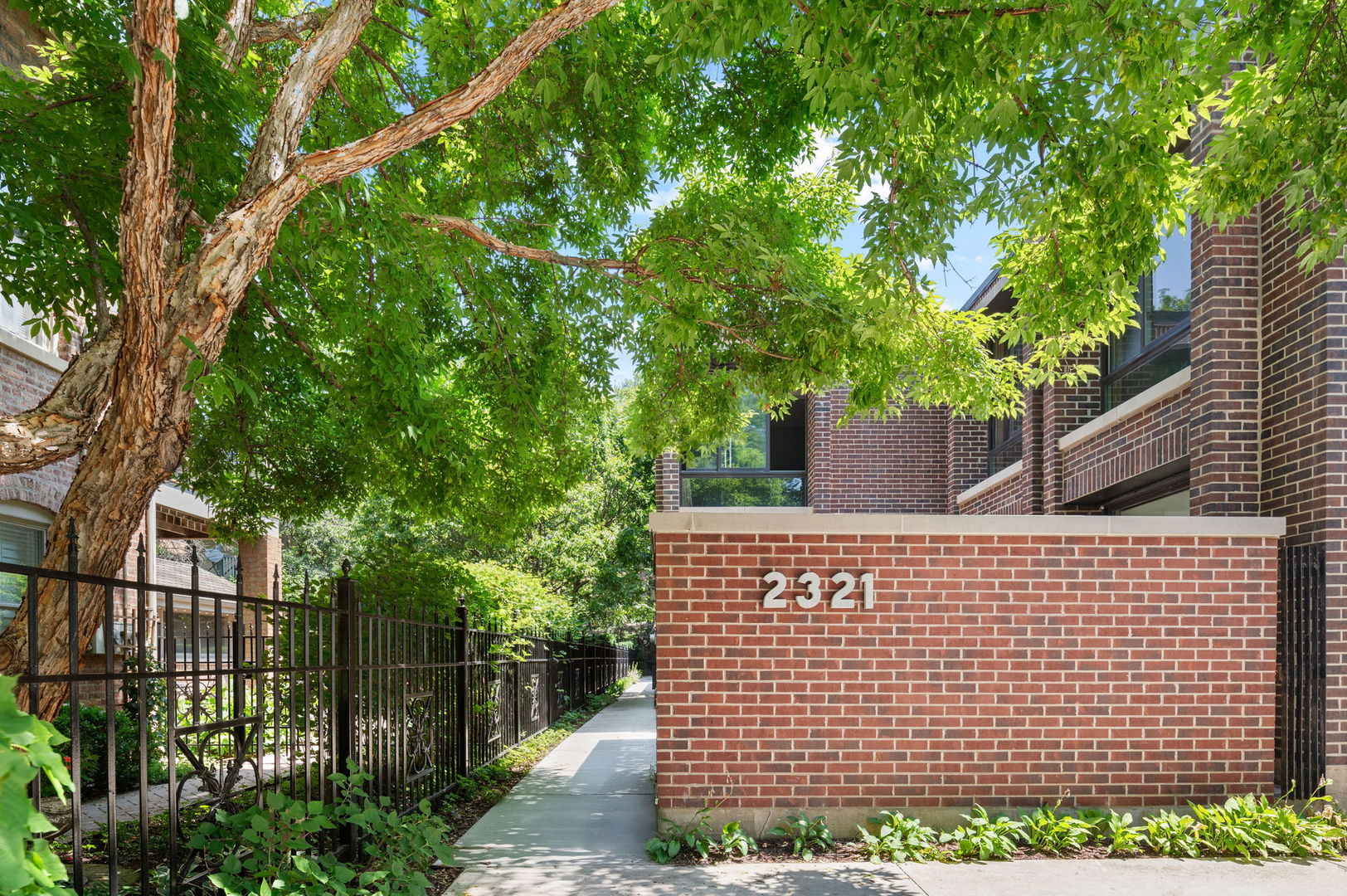 2321 N Geneva Terrace Unit: C