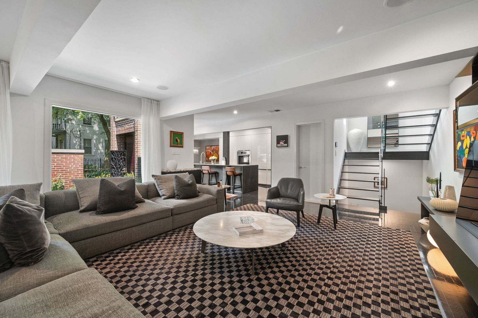 2321 N Geneva Terrace Unit: C