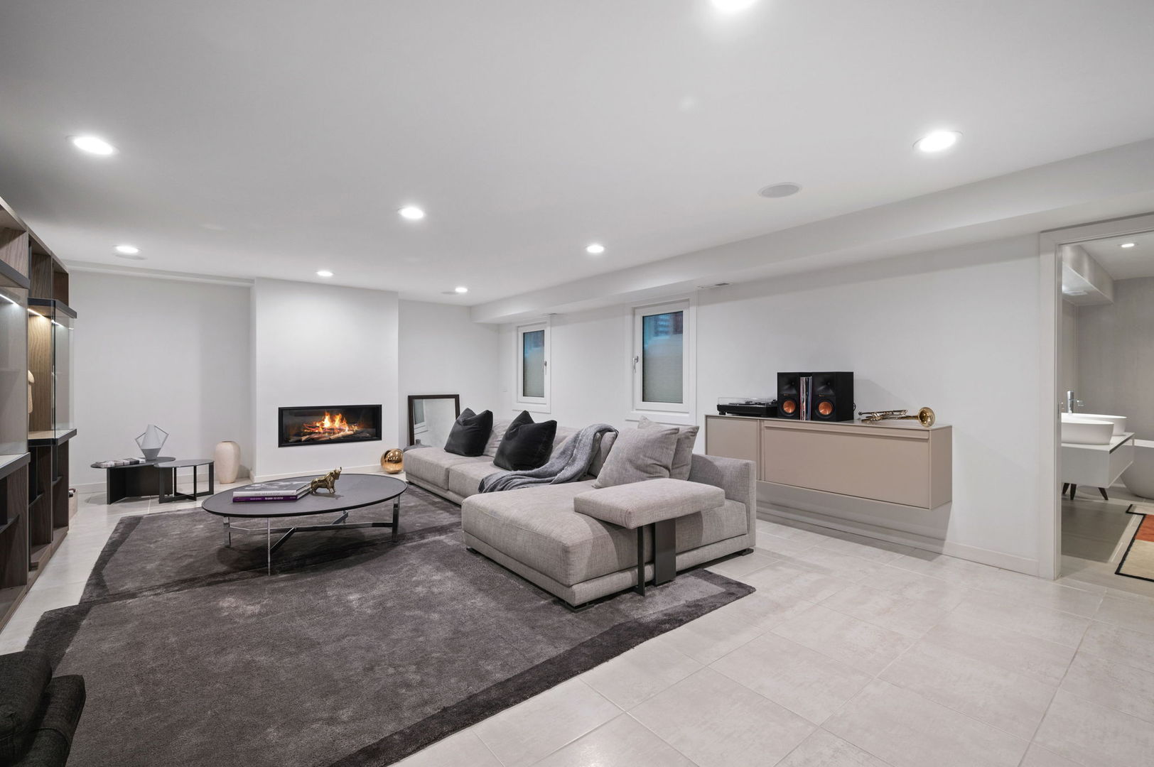 2321 N Geneva Terrace Unit: C