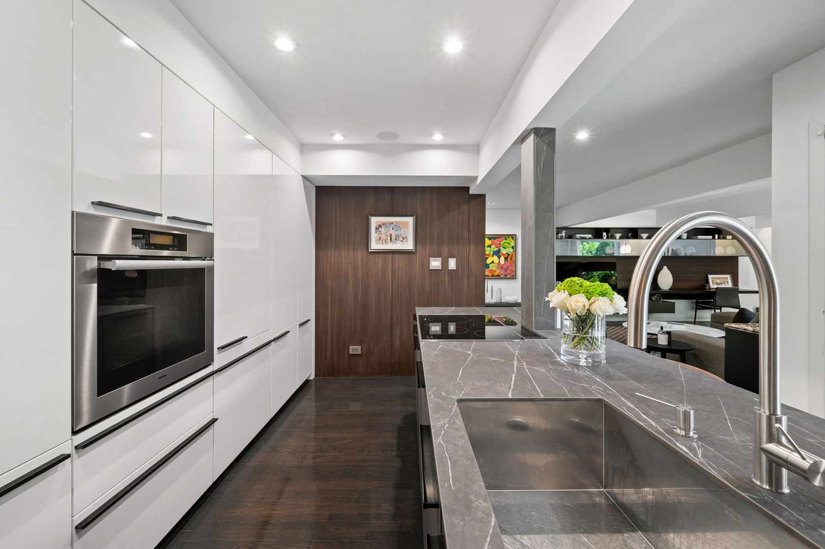 2321 N Geneva Terrace Unit: C
