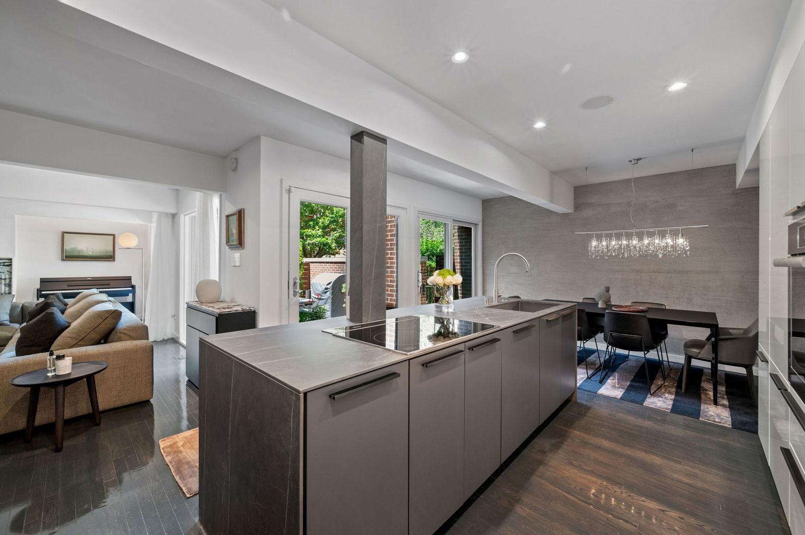 2321 N Geneva Terrace Unit: C