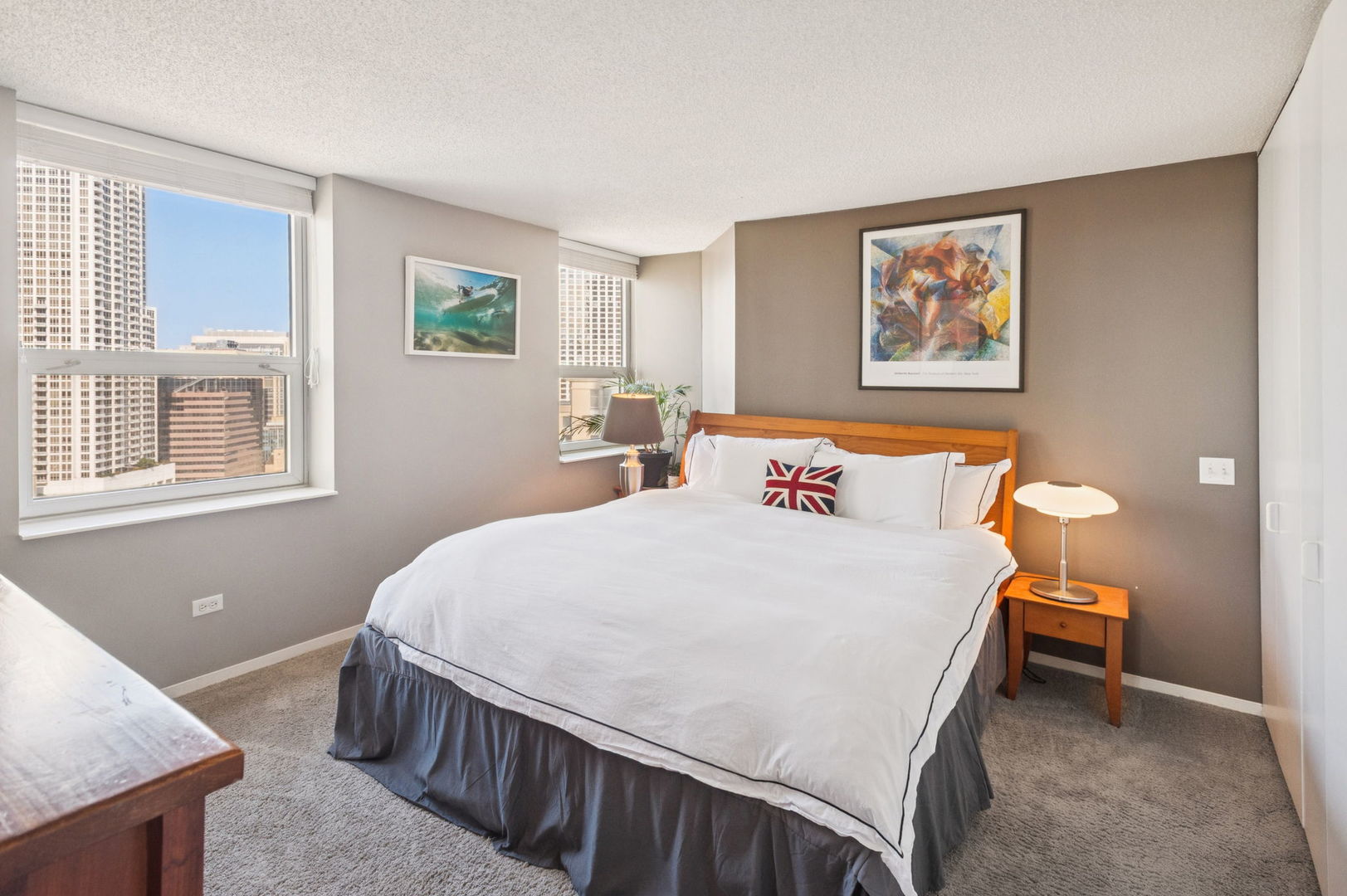 545 N Dearborn Street Unit: 2704