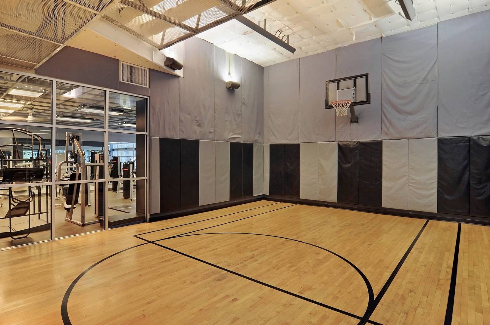 545 N Dearborn Street Unit: 2704