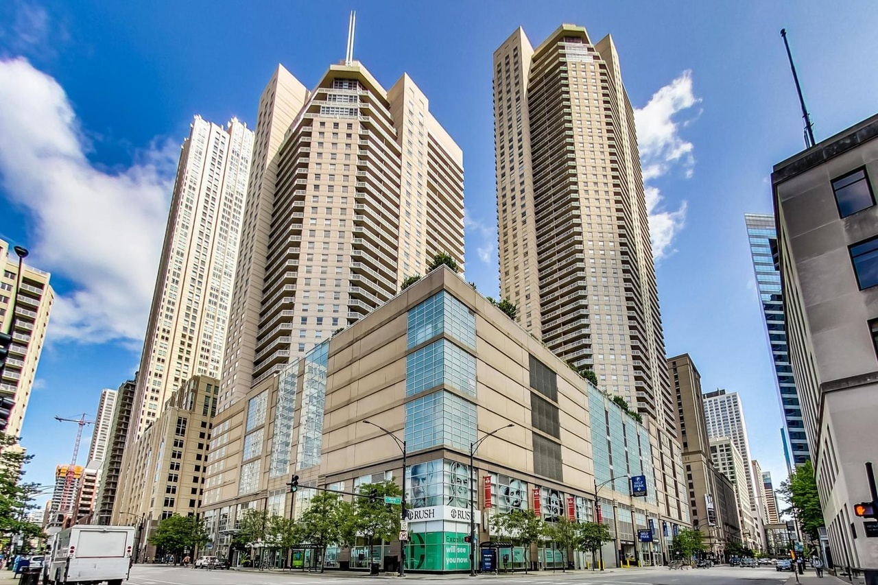 545 N Dearborn Street Unit: 2704
