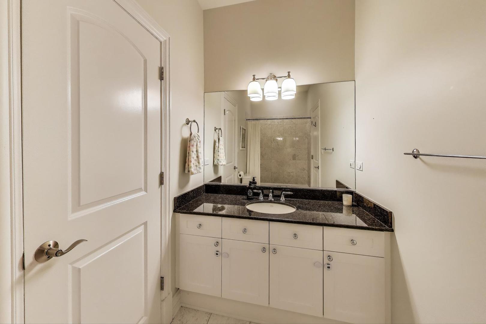 3555 N Marshfield Avenue Unit: 1