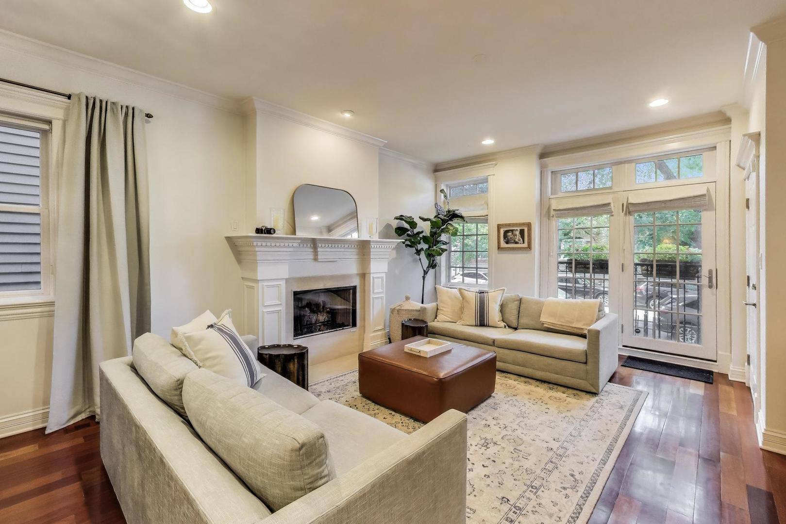 3555 N Marshfield Avenue Unit: 1