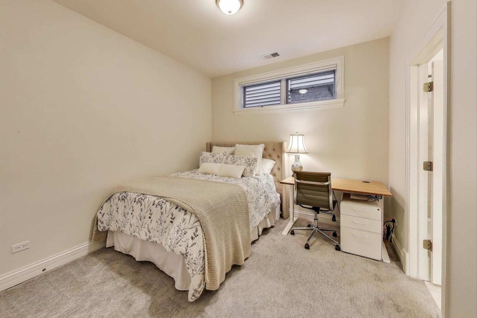 3555 N Marshfield Avenue Unit: 1