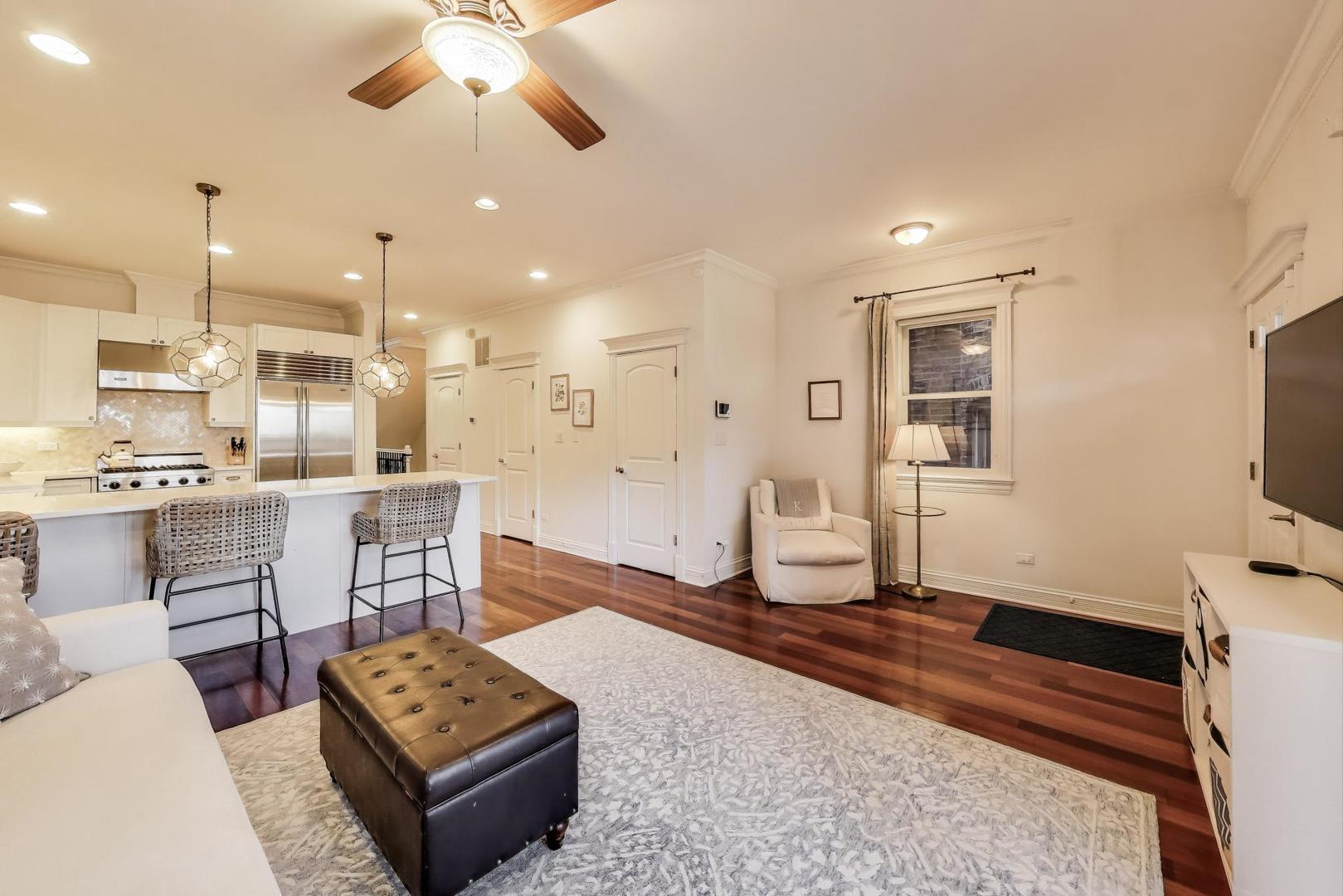3555 N Marshfield Avenue Unit: 1