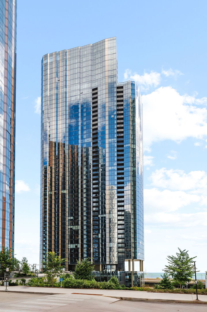 211 N Harbor Drive Unit: 4602