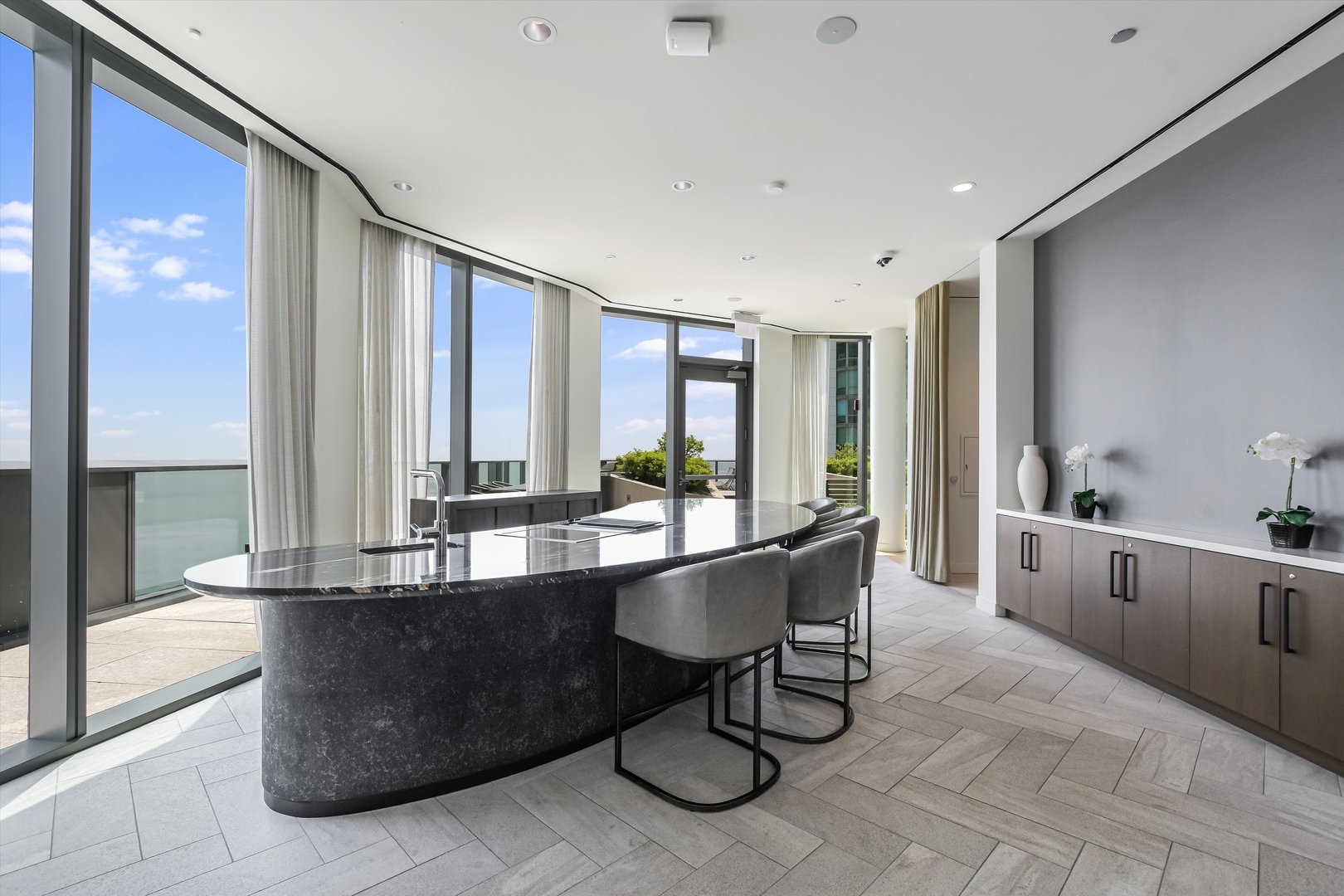 211 N Harbor Drive Unit: 4602