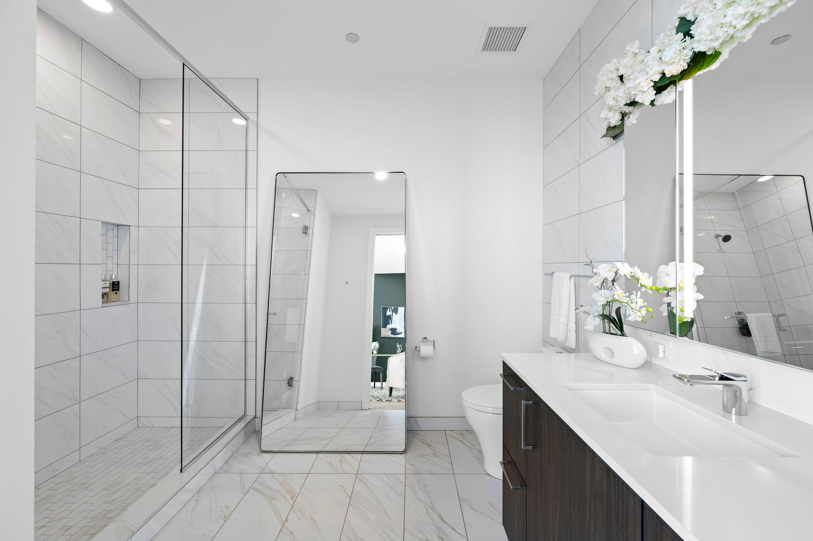 211 N Harbor Drive Unit: 4602