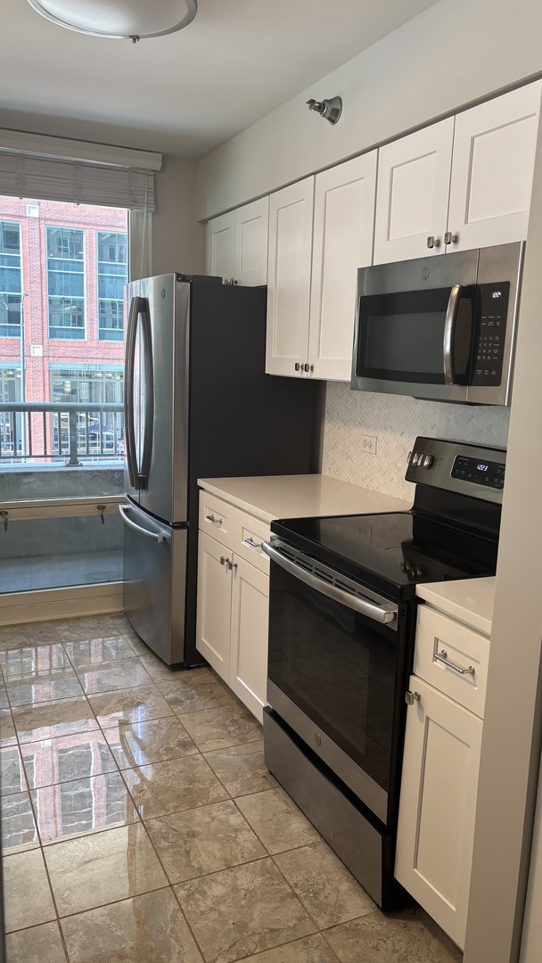 345 N LASALLE Drive Unit: 208