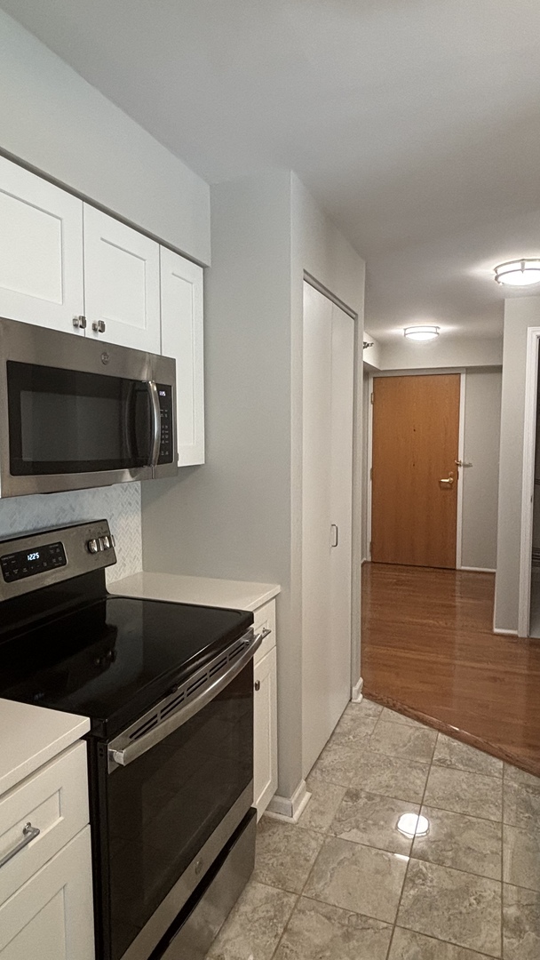 345 N LASALLE Drive Unit: 208