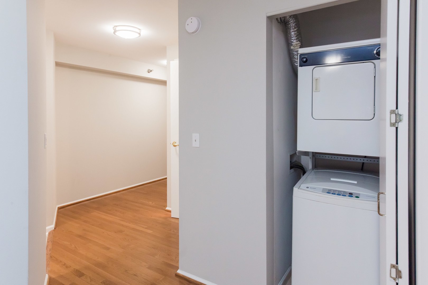 345 N LASALLE Drive Unit: 208