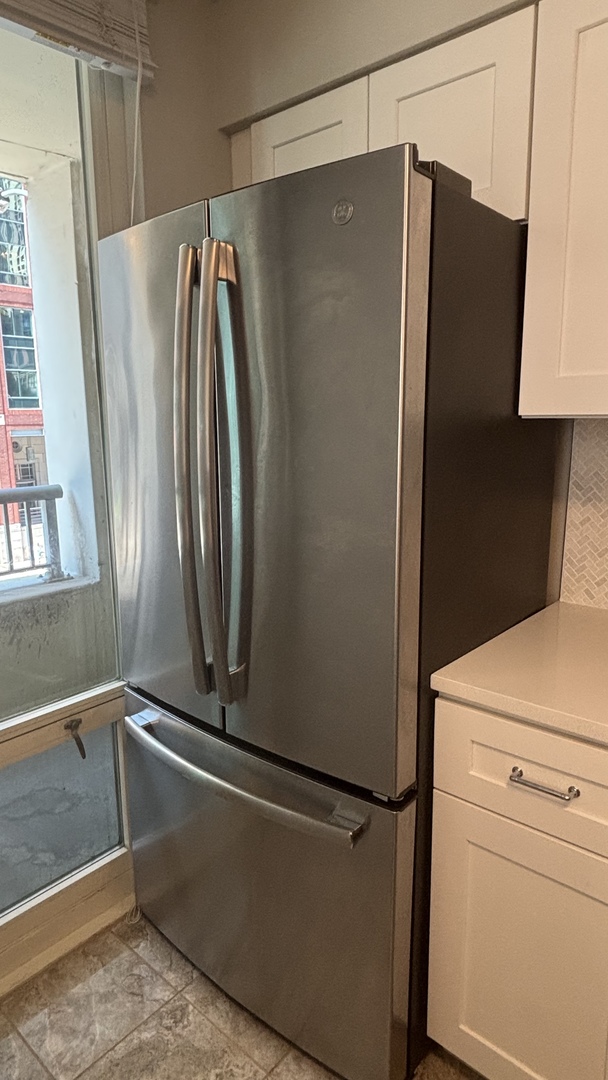 345 N LASALLE Drive Unit: 208