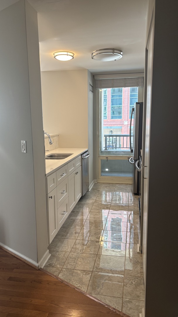 345 N LASALLE Drive Unit: 208