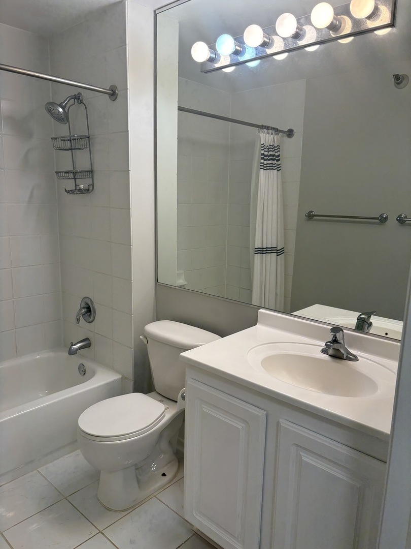 345 N LASALLE Drive Unit: 208