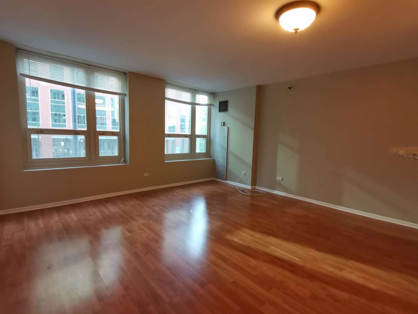 345 N LaSalle Street Unit: 209